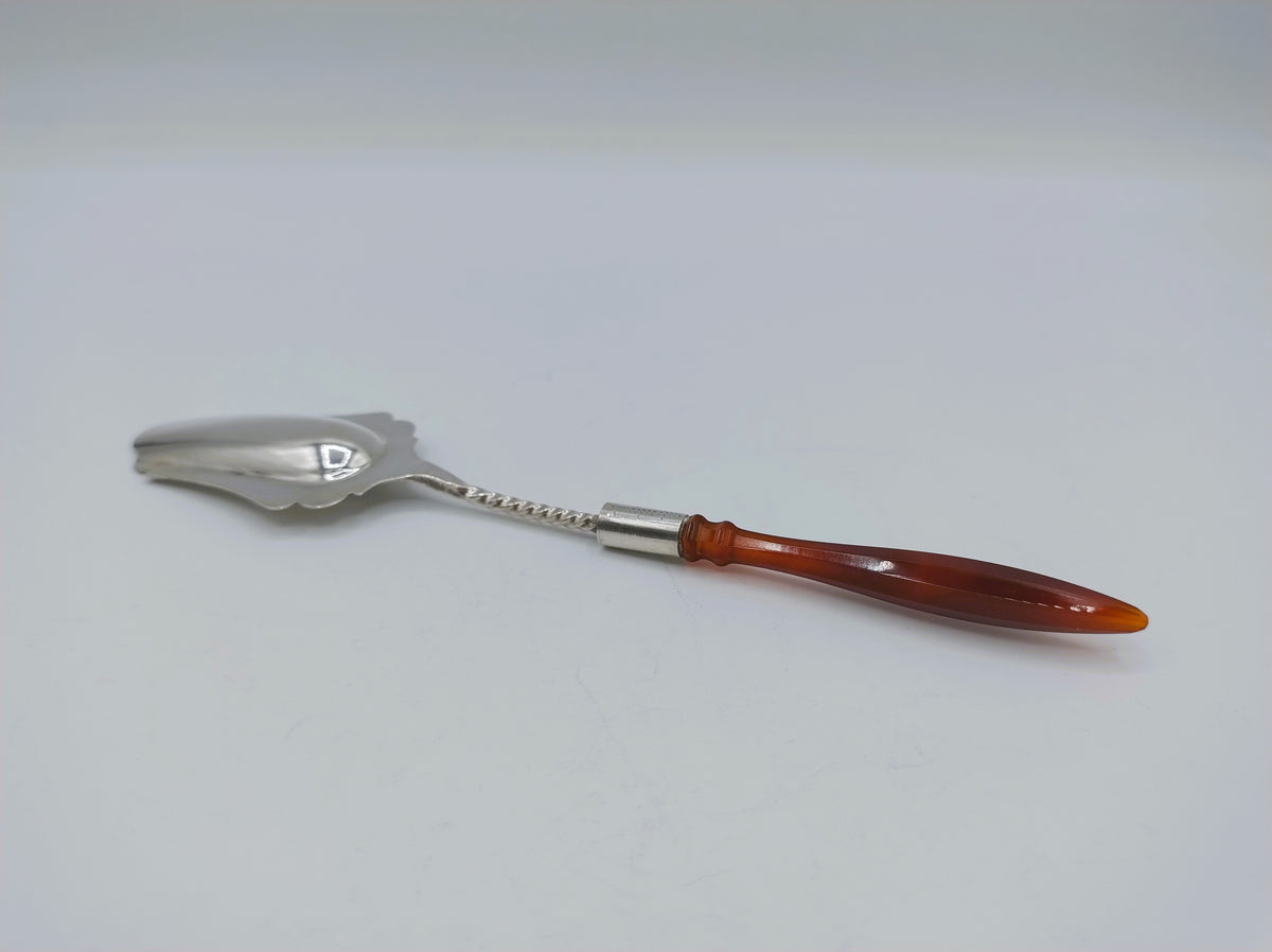 Zilveren suikerlepel met carneolen heft, P. van Heumen, Schoonhoven, ca. 1920