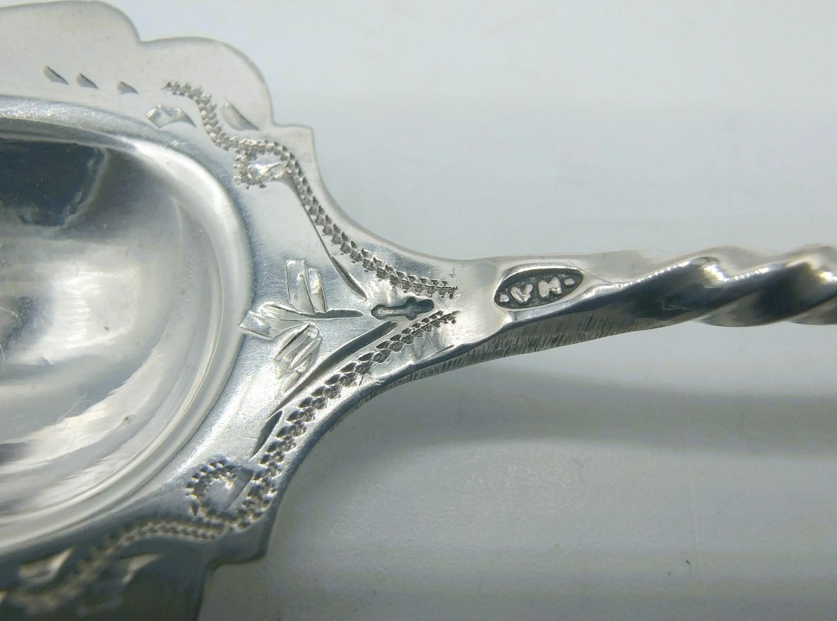 Zilveren suikerlepel met carneolen heft, P. van Heumen, Schoonhoven, ca. 1920