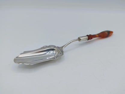 Zilveren suikerlepel met carneolen heft, ca. 1910