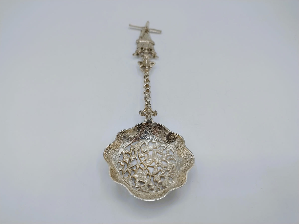 Zilveren strooilepel, C. Schoorl, Zaandijk, ca. 1900