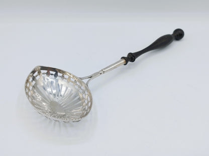 Zilveren strooilepel met ebbenhouten steel, E.J. Wientjes, Ootmarsum, 1820