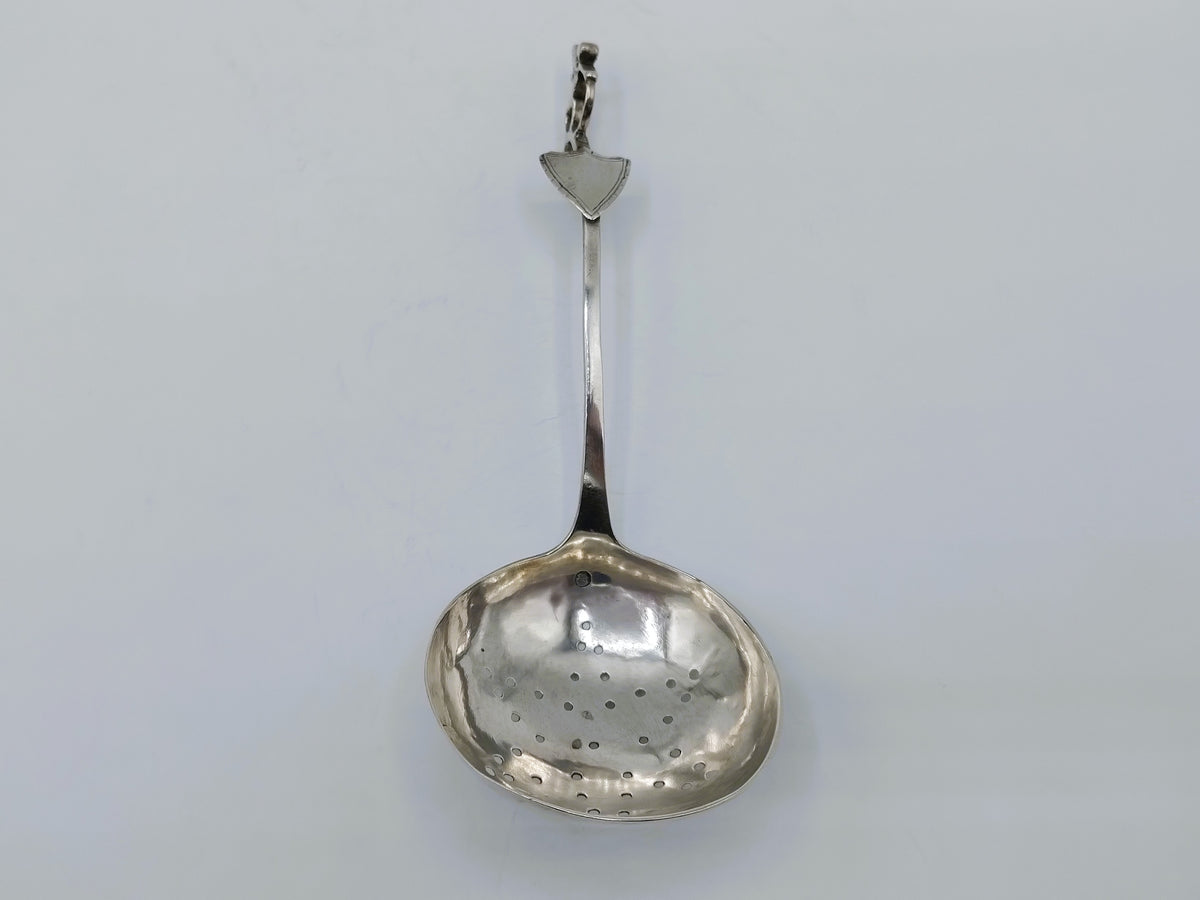 Zilveren strooilepel, P. Binkes, Sneek, 1868