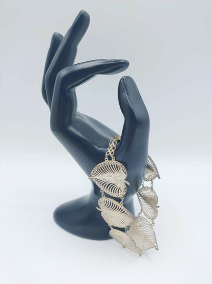 Zilveren filigrain armband met bladmotieven en haaksluiting