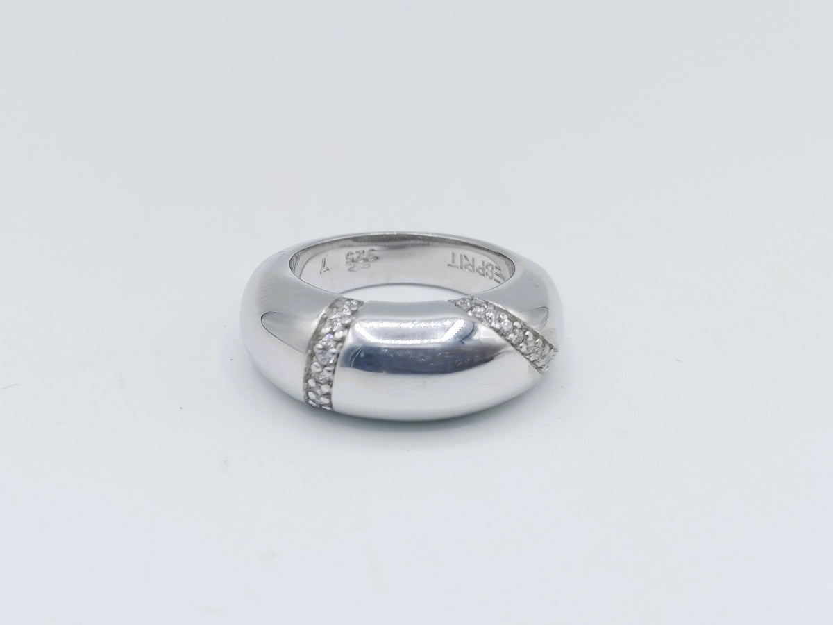 Zilveren ring met rechthoekige zirkonia-steun, bovenaanzicht