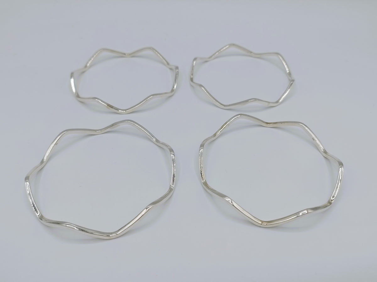 Set van 4 zilveren stervormige armbanden