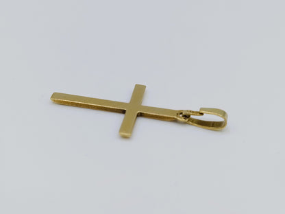Gouden kruishanger met karabijnsluiting en platte kruisvorm