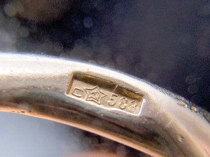 Goudkeur op ringband met ingeslagen markeringen