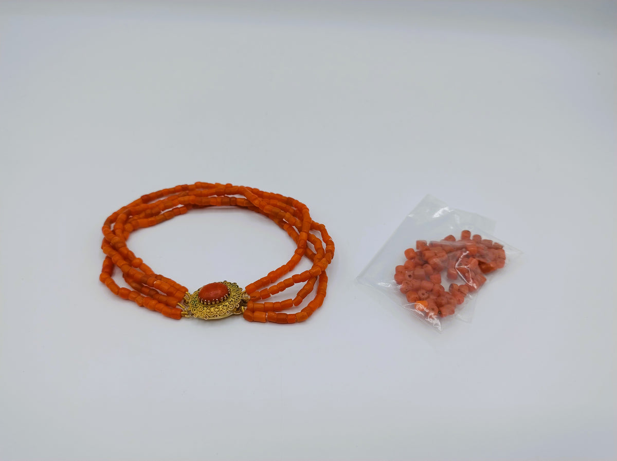 Bloedkoralen armband met gouden slot, 20 cm