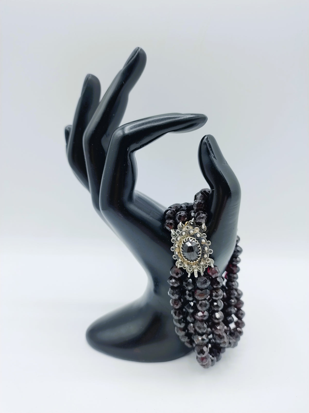 Granaten armband met zilveren slot, 21 cm