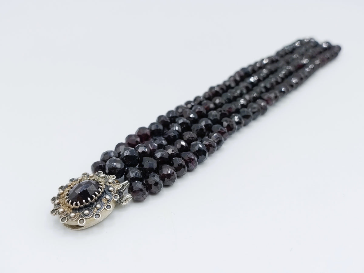 Granaten armband met zilveren slot, 21 cm