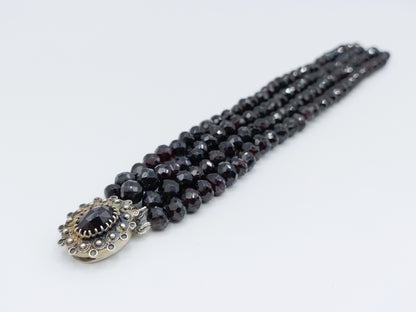 Granaten armband met zilveren slot, 21 cm