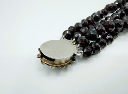 Granaten armband met zilveren slot, 21 cm