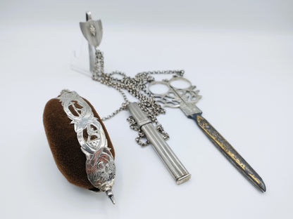 Zilveren chatelaine, 18e en 19e eeuws. o.a. J. van den Berg, Schoonhoven, 1824