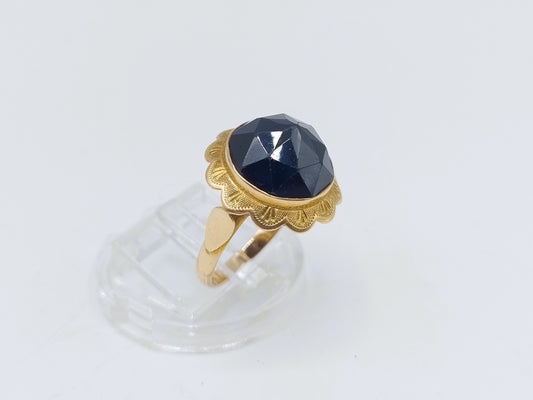 Gouden ring met granaat, 16 mm