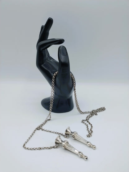 Zilveren breipendoppen aan jasseronketting. IJbele Steensma, Bergum, ca. 1930