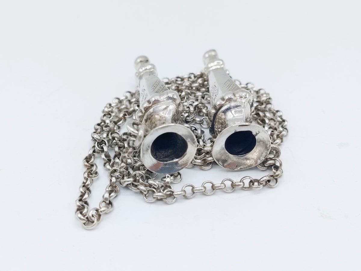 Zilveren breipendoppen aan jasseronketting. IJbele Steensma, Bergum, ca. 1930