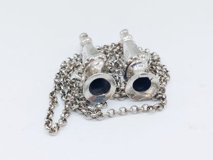 Zilveren breipendoppen aan jasseronketting. IJbele Steensma, Bergum, ca. 1930
