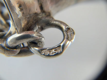 Zilveren breipendoppen aan jasseronketting. IJbele Steensma, Bergum, ca. 1930