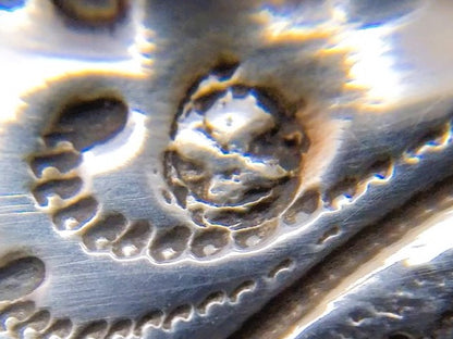 Zilveren brandewijnkom met ovale medaillonrand en geornamenteerde omlijsting
