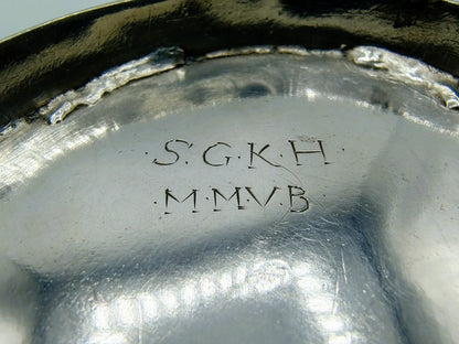 Zilveren binnenzijde met stempel en initialen: S. G. K H, M M N B