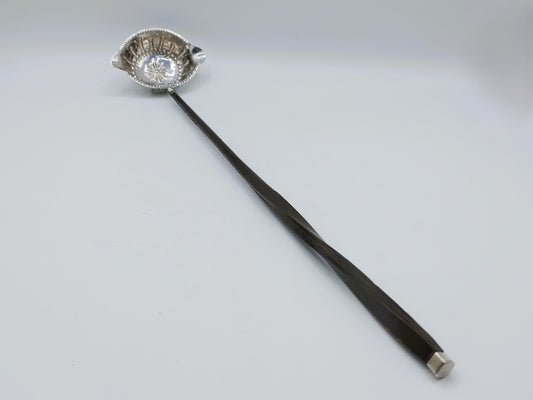 Zilveren punch- of bowllepel met ebbenhouten steel, 18e eeuws