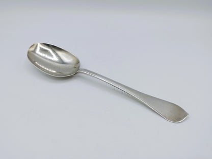 Zilveren lepel met ovale bak en slanke, uitlopende steel