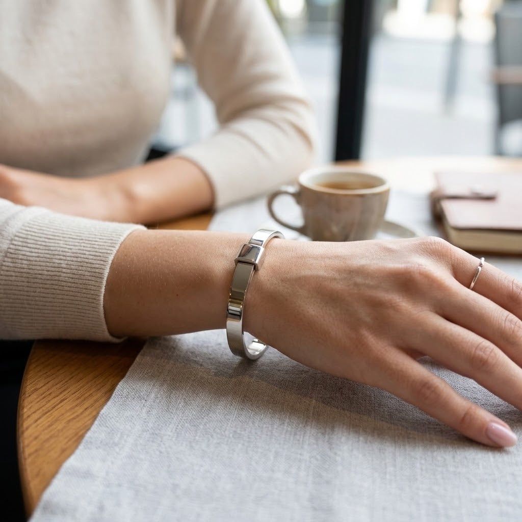 Zilveren scharnierarmband 925 met glanzende afwerking om de pols