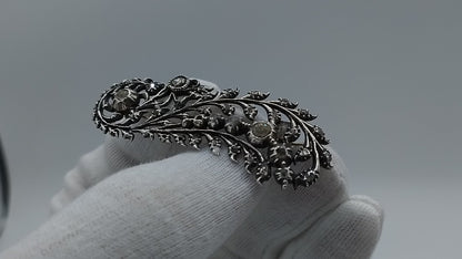 Zilveren veerbroche bezet met ca. 25 roosdiamanten, 19e eeuws
