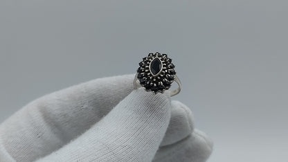 Zilveren ring met geslepen gitten, 18 mm